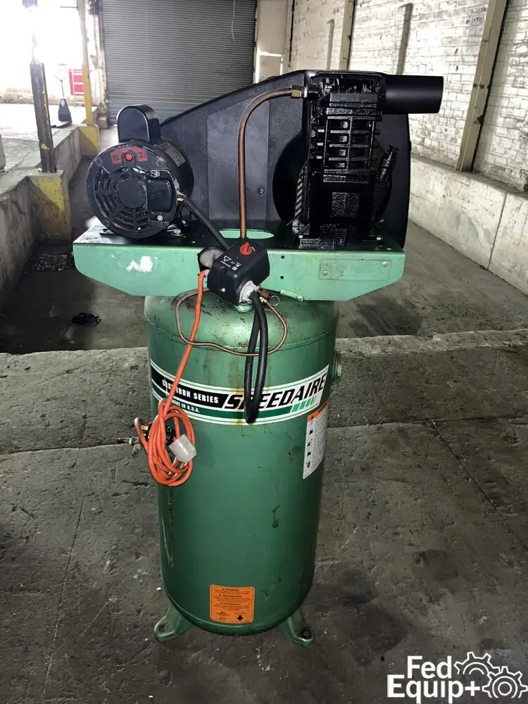 Speedaire 30 Gal Air Compressor, Model 4B233B